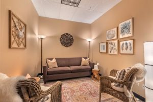 A neutral colored room with decor and a rug representing how we offer Naperville marriage therapy.
